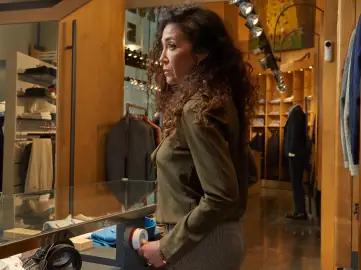 pulsando boton sos de negocio