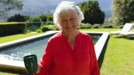 adultos mayores que viven solos